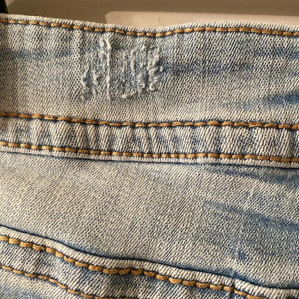 Seven7 Women's Light Blue Jeans, Embellished Pockets, Raw Hem. - Picture 6 of 10